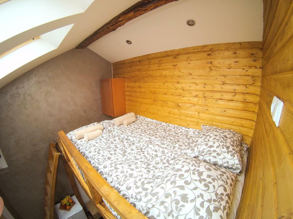 Vitosha Blvd - Attic Studio Sofia Extérieur photo